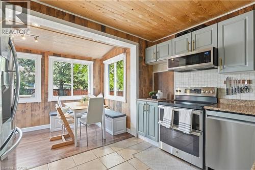 141 Mcanulty Boulevard, Hamilton, ON - Indoor Photo Showing Kitchen