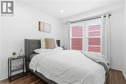 141 Mcanulty Boulevard, Hamilton, ON - Indoor Photo Showing Bedroom