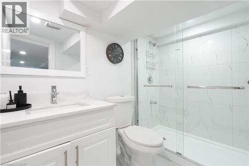 141 Mcanulty Boulevard, Hamilton, ON - Indoor Photo Showing Bathroom