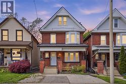 38 NORWAY Avenue  Hamilton, ON L8M 2V7