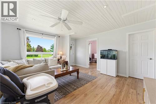 1390 Mckenzie Road, Caledonia, ON - Indoor Photo Showing Living Room