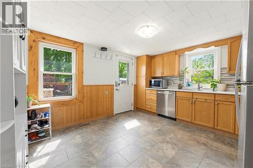 1390 Mckenzie Road, Caledonia, ON - Indoor Photo Showing Kitchen