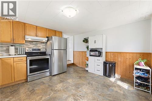 1390 Mckenzie Road, Caledonia, ON - Indoor Photo Showing Kitchen