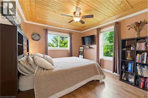 1390 Mckenzie Road, Caledonia, ON - Indoor Photo Showing Bedroom
