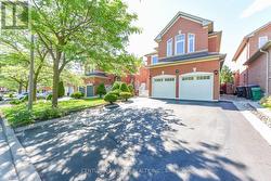 10 SIERRA PEAK COURT  Brampton, ON L6R 2B3