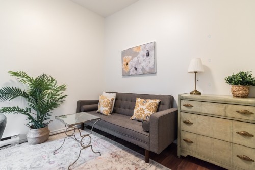 Salon - 6008 Rue St-Hubert, Montréal (Rosemont/La Petite-Patrie), QC 