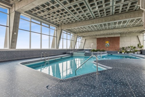 Pool - 210-3535 Av. Papineau, Montréal (Le Plateau-Mont-Royal), QC 