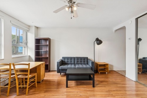 Living Room - 210-3535 Av. Papineau, Montréal (Le Plateau-Mont-Royal), QC 