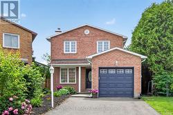 85 HEWITT WAY  Ottawa, ON K2L 3R2