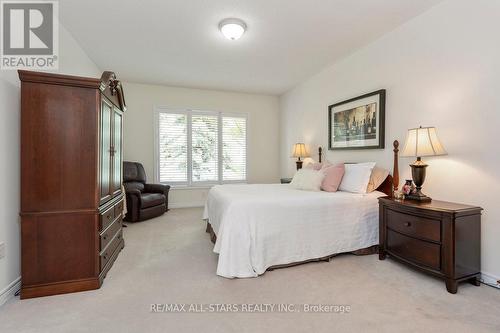 Main floor primary bedroom w walk in closet - 52 Oasis Way, Markham, ON 