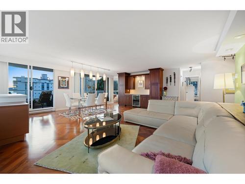 503 2203 BELLEVUE AVENUE  West Vancouver, BC V7V 4V7