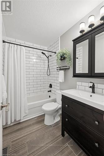16 White Sands Court, Kitchener, ON 