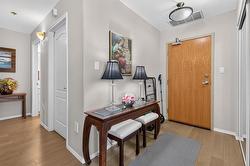 Spacious entrance to condo - 