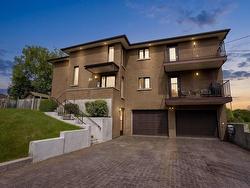 110 Albany Street  Thunder Bay, ON P7A 6Z2