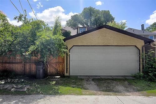 967 Grosvenor Ave, Winnipeg, MB 