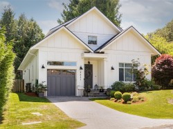 2631 Margate Ave Oak Bay, BC V8S 3A6