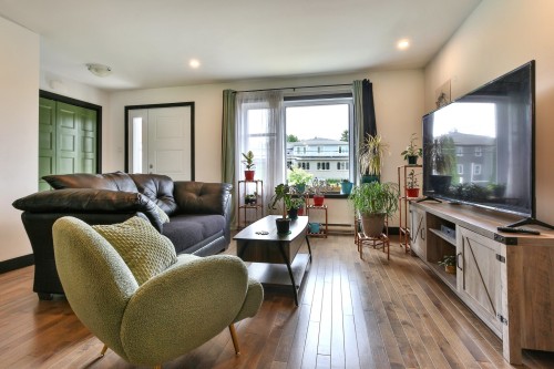Salon - 371 Boul. Magenta E., Farnham, QC 