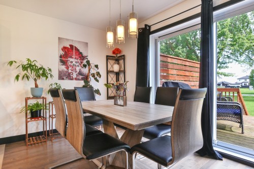 Salle à manger - 371 Boul. Magenta E., Farnham, QC 