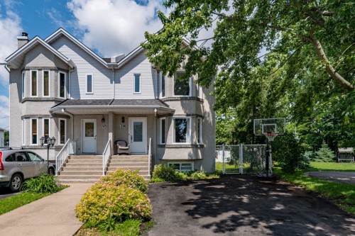 296 Rue du Boisé  L'Île-Perrot, QC J7V 8T7