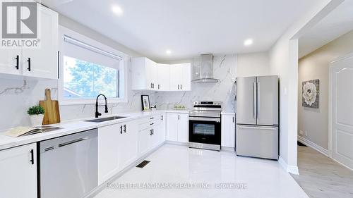 5 Johnson Road, Aurora, ON - Indoor Photo Showing Kitchen