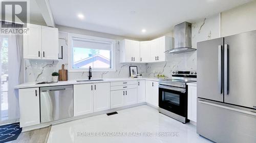 5 Johnson Road, Aurora, ON - Indoor Photo Showing Kitchen
