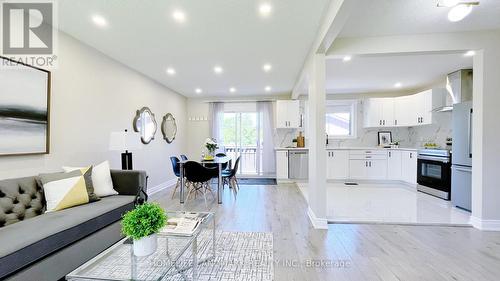 5 Johnson Road, Aurora, ON - Indoor