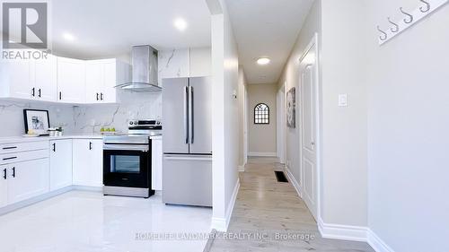 5 Johnson Road, Aurora, ON - Indoor Photo Showing Kitchen