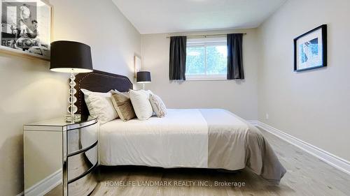 5 Johnson Road, Aurora, ON - Indoor Photo Showing Bedroom