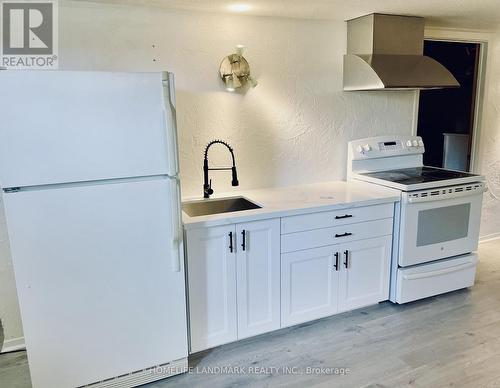 5 Johnson Road, Aurora, ON - Indoor Photo Showing Kitchen