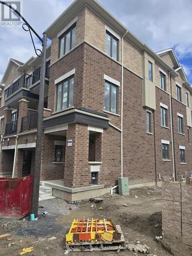 1 RADIANCE WAY  Whitby, ON L1P 0S2