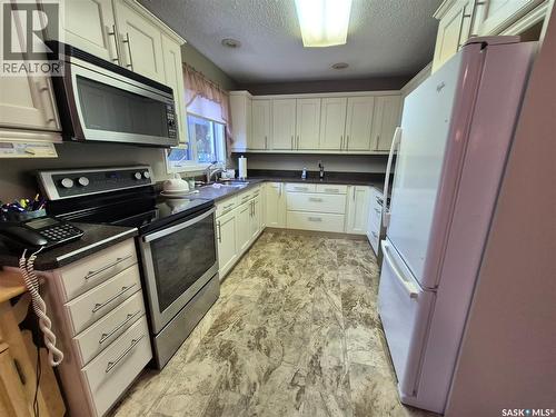 566 Dieppe Drive, Weyburn, SK 
