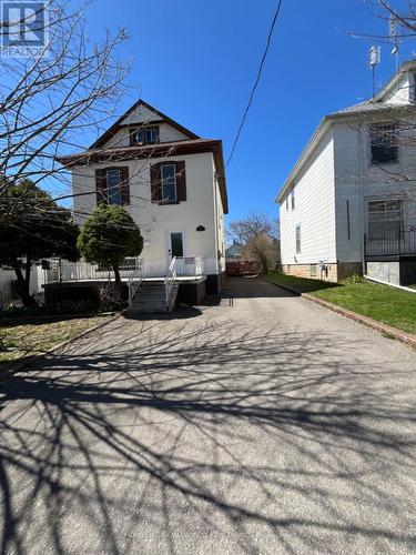 5021 SAINT CLAIR AVENUE  Niagara Falls, ON L2E 3T8