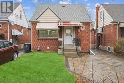 21 HOLBROOKE AVENUE  Toronto, ON M8Y 3B1