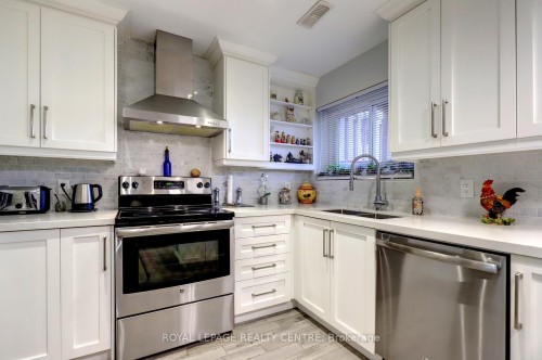 1296 Woodhill Court, Mississauga, ON - Indoor Photo Showing Kitchen With Double Sink