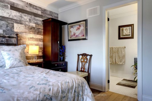 1296 Woodhill Court, Mississauga, ON - Indoor Photo Showing Bedroom