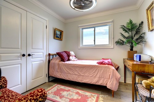 1296 Woodhill Court, Mississauga, ON - Indoor Photo Showing Bedroom