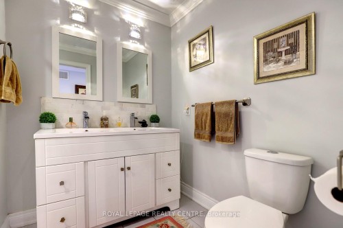 1296 Woodhill Court, Mississauga, ON - Indoor Photo Showing Bathroom
