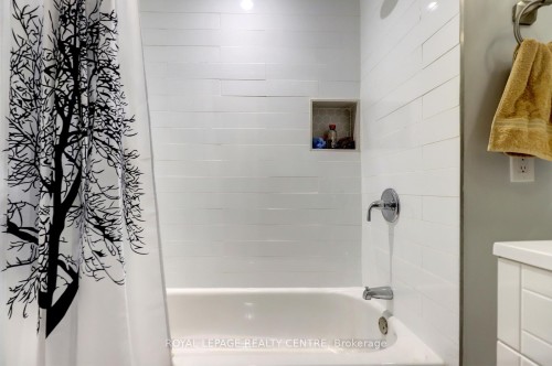 1296 Woodhill Court, Mississauga, ON - Indoor Photo Showing Bathroom