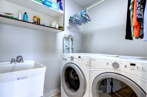1296 Woodhill Court, Mississauga, ON - Indoor Photo Showing Laundry Room