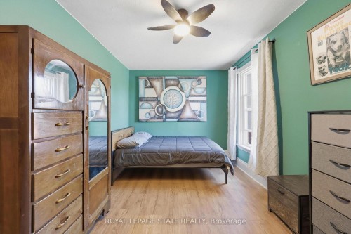 361 Cumberland Avenue, Hamilton, ON - Indoor Photo Showing Bedroom
