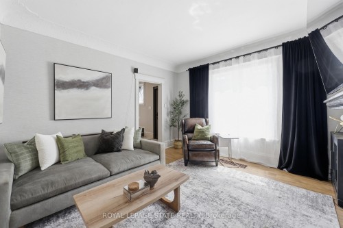 361 Cumberland Avenue, Hamilton, ON - Indoor Photo Showing Living Room