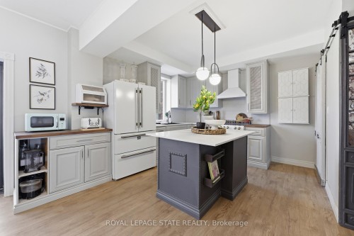 361 Cumberland Avenue, Hamilton, ON - Indoor Photo Showing Kitchen