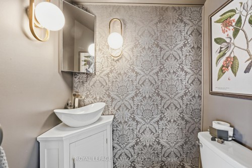 361 Cumberland Avenue, Hamilton, ON - Indoor Photo Showing Bathroom