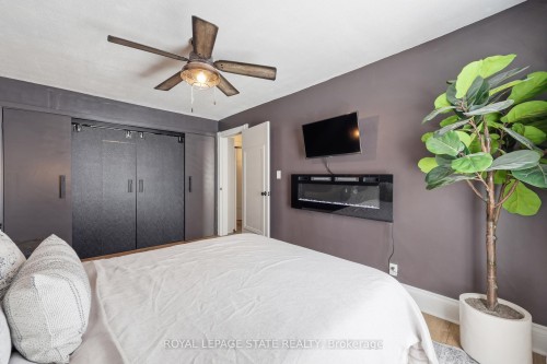 361 Cumberland Avenue, Hamilton, ON - Indoor Photo Showing Bedroom