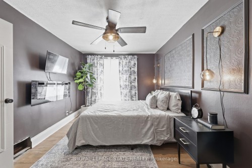 361 Cumberland Avenue, Hamilton, ON - Indoor Photo Showing Bedroom