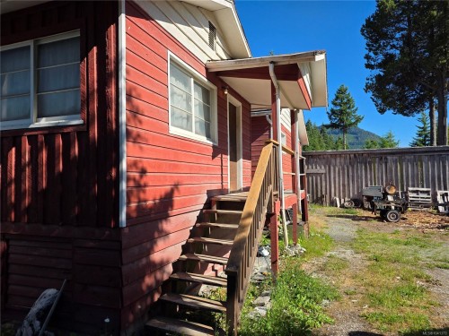 62 Kinman Ave, Woss, BC 