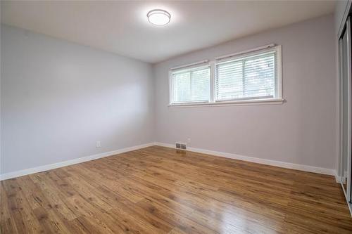 96 Elm Park Rd, Winnipeg, MB 