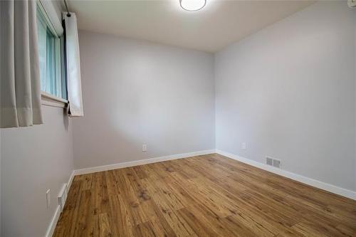 96 Elm Park Rd, Winnipeg, MB 