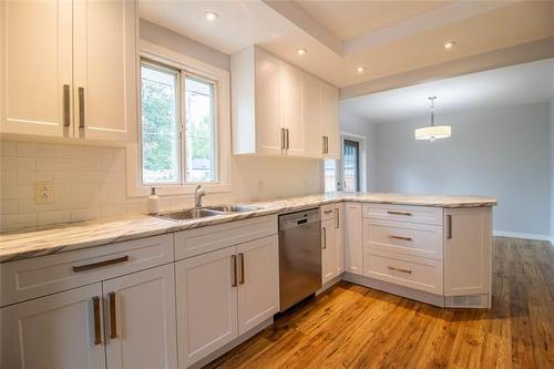 96 Elm Park Rd, Winnipeg, MB 