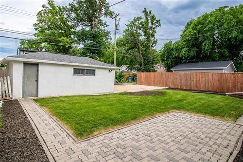 96 Elm Park Rd, Winnipeg, MB 